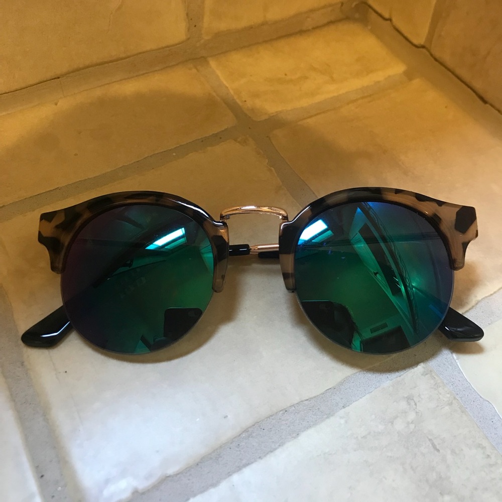 FRANCESCAS Sunglasses